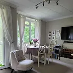 Comfortable Two Bedroom Flat In Putney.
