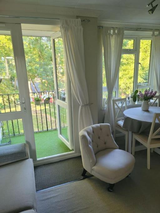 Comfortable Two Bedroom Flat In Putney. Appartamento Londra
